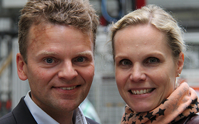 Dr. Peter Brinkmann und Dr. Annemarie Brinkmann lächeln in Kamera