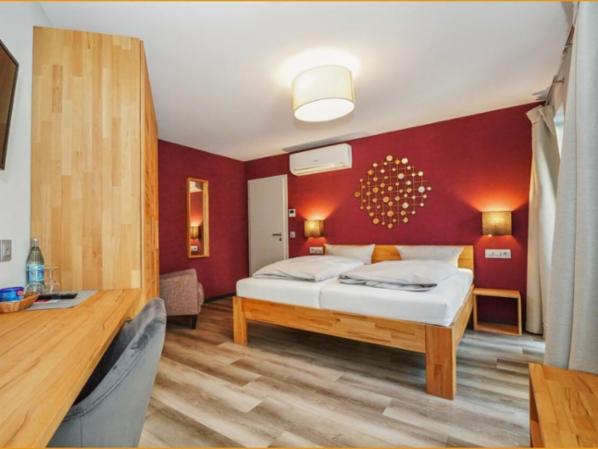 Neuwertiges Hotel in Sankt Martin in einem der schönsten Dörfer an der Weinstr. – Bild 3